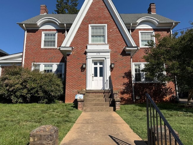 Building Photo - 675 Evergreen Ave