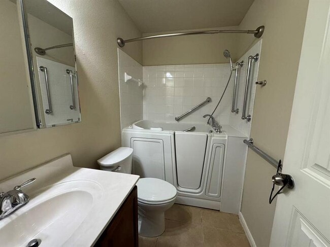 Building Photo - 1807 Colorado Bend Dr