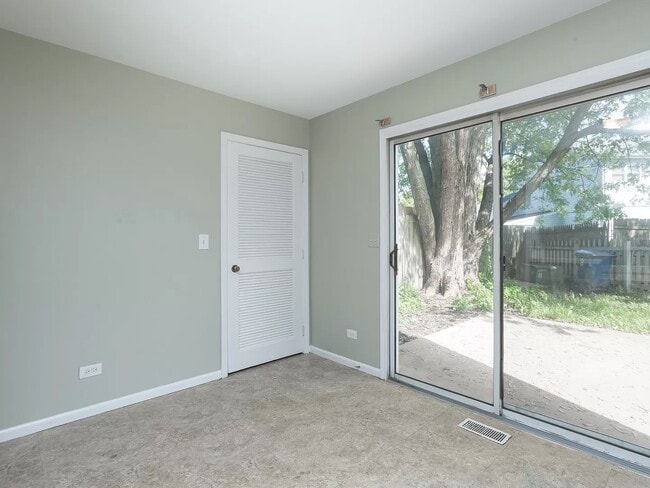 Building Photo - 1227 Andover Cir