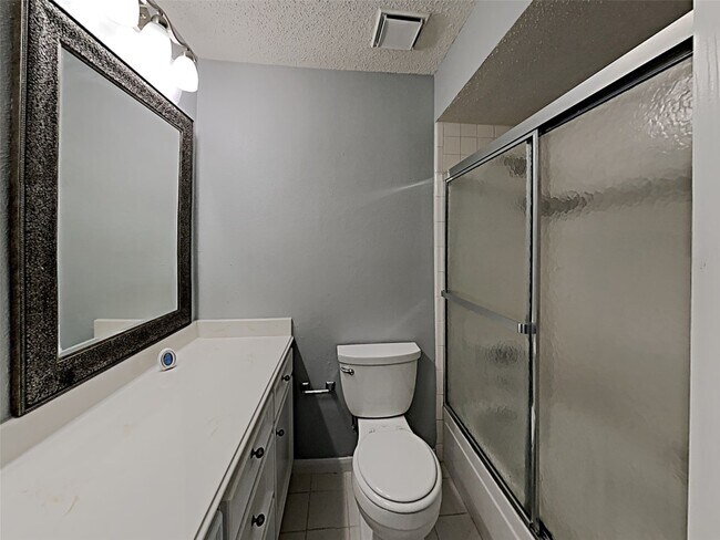Building Photo - 16031 Hidden Acres Dr