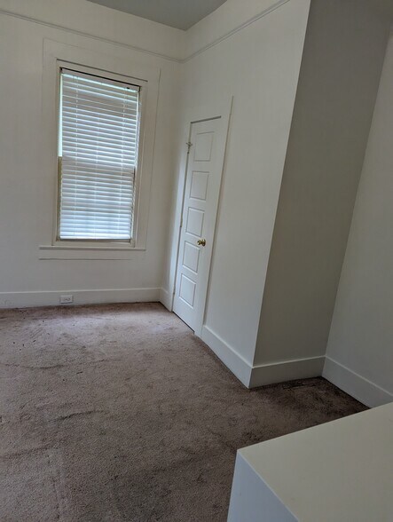 Building Photo - 621 Park Cir