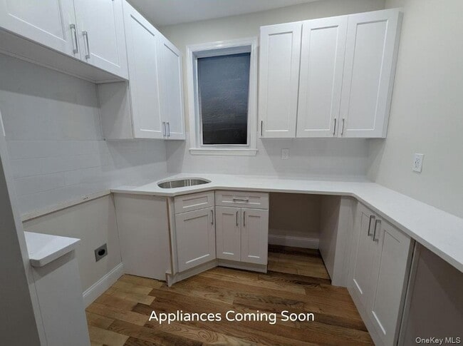 Building Photo - 104-44 42nd Ave