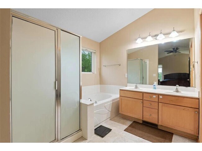 Building Photo - 5225 Holly Ln N