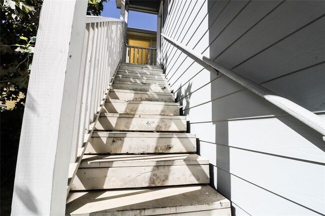 Building Photo - 247 W 25th St