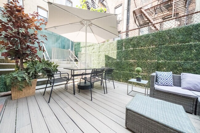 Building Photo - 65 W 107th St