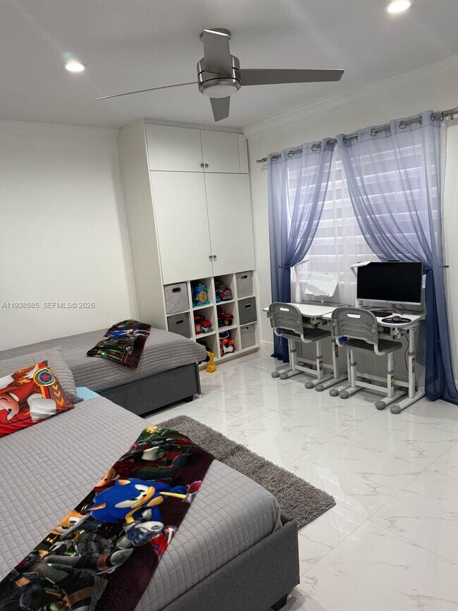 Building Photo - 2837 W 75th St