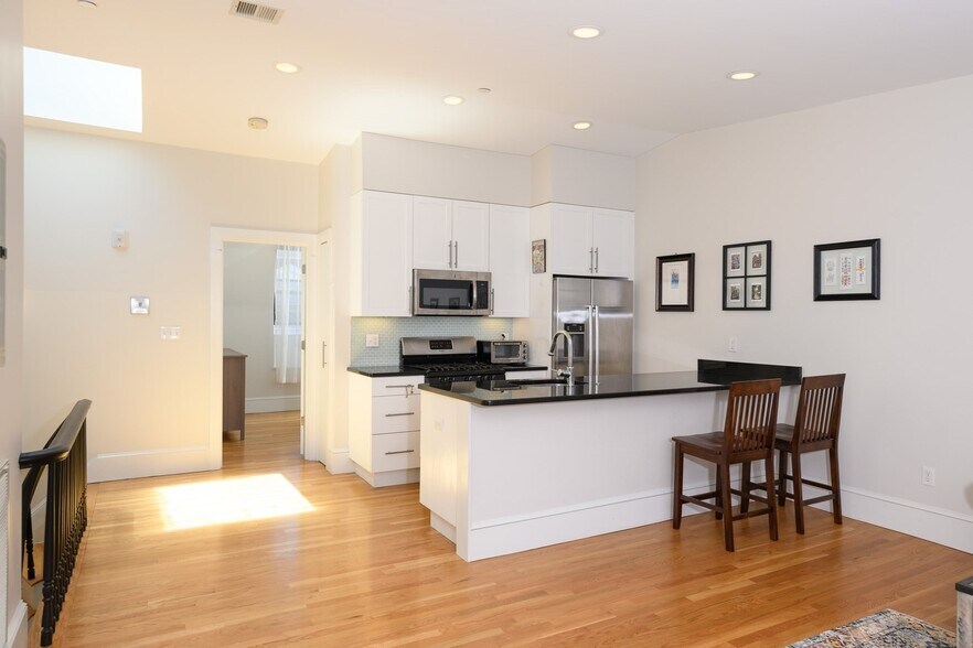 Building Photo - 87 3rd St