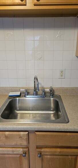 Building Photo - 225 Bay Ave