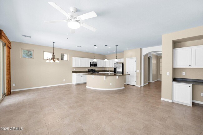 Building Photo - 1768 E Grand Ridge Rd