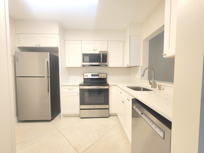Building Photo - 3178 Via Poinciana