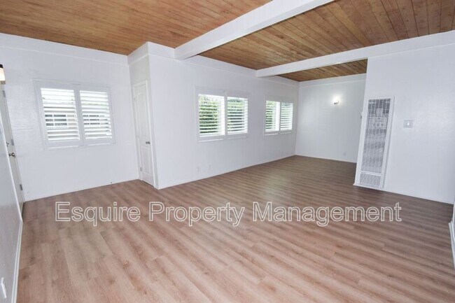 Building Photo - 420 W Linden Dr