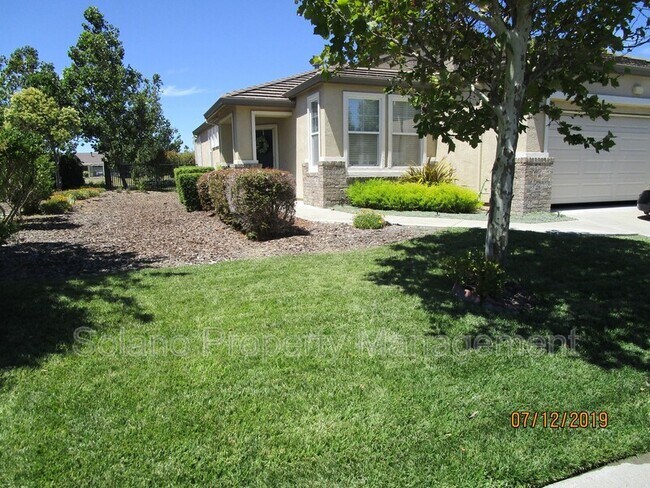 Building Photo - 451 Edgewood Dr