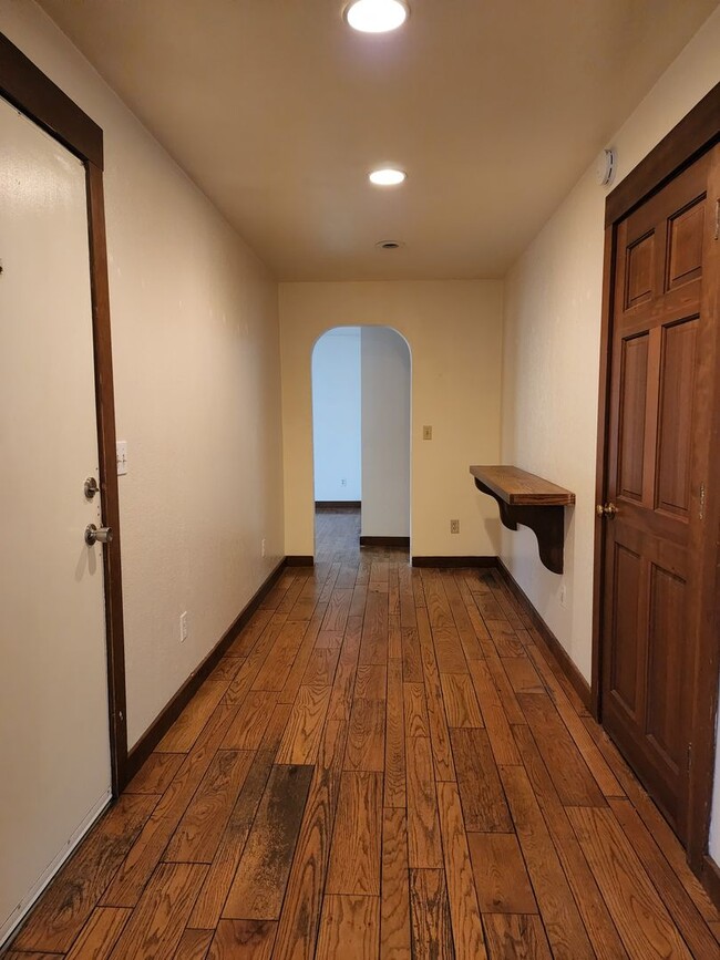 Building Photo - 6117 Community Pl SW