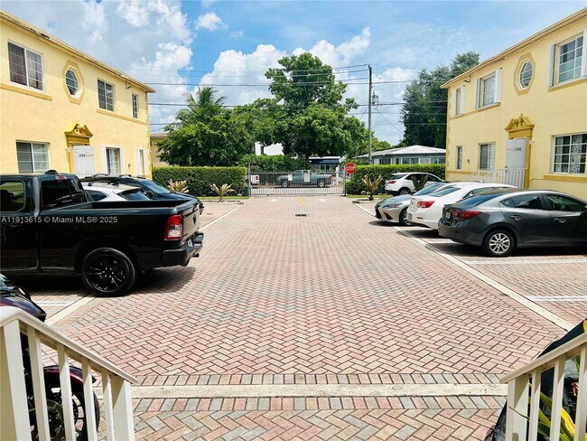 Building Photo - 1330 SW 6th St