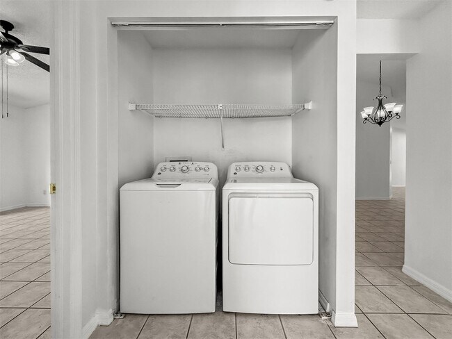 Building Photo - Move-In Ready 3 Bed | 2 Bath Home in Prime Tampa Location