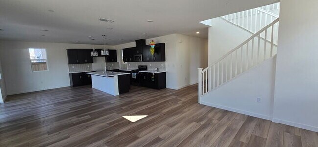 Building Photo - Welcome to your dream home in Lathrop! Thi...