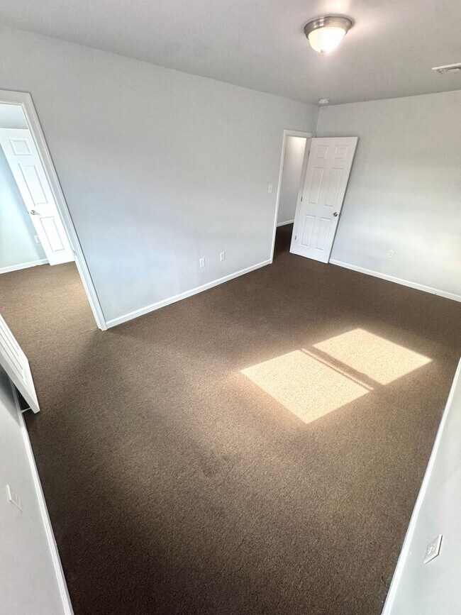 Building Photo - 1139 Spring Garden St