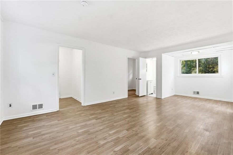 Building Photo - 6917 Laurel Wood Dr