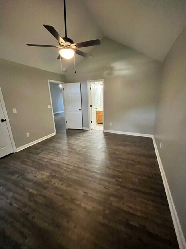 Building Photo - A Stunning Home Awaits in Crestview Planta...