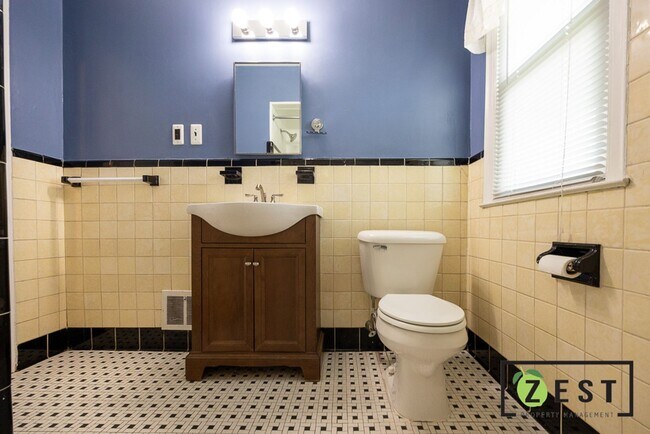 Building Photo - OPEN HOUSE- 3/26! 3PM-330PM! Amazing 3 Bedroom 1 Bathroom - $1,375.00