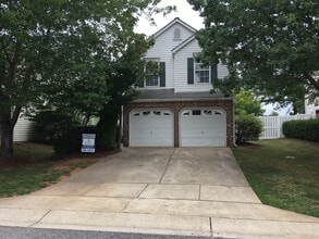 Building Photo - 3 BEDROOM SINGLE FAMILY HOME-2 1/2 bath~2 ...