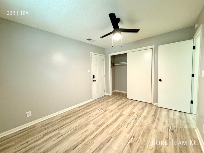 Building Photo - 1132 W 41st Terrace