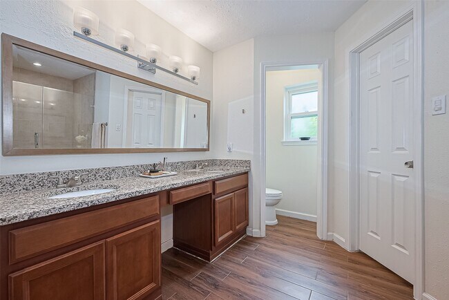 Building Photo - 14811 El Miranda Dr