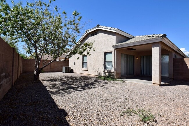 Building Photo - Completely remodeled 4 bed 2 bath home in ...