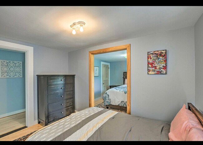 Building Photo - 757 Norway Dr