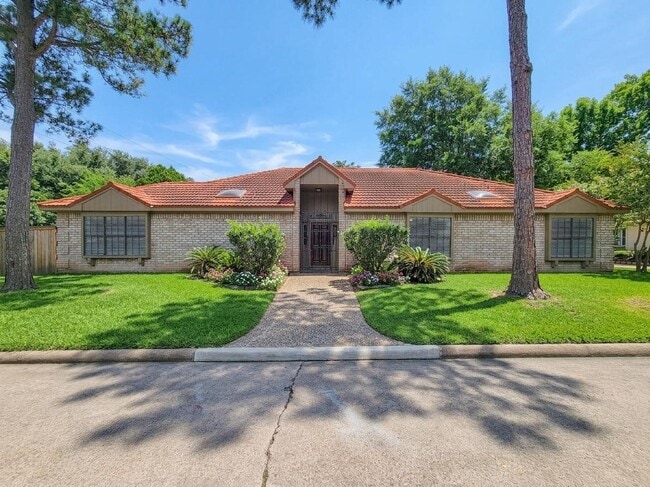 Building Photo - 12800 Briar Forest Dr