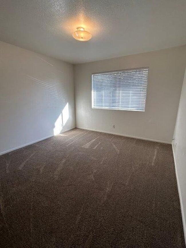 Building Photo - MOVE IN SPECIAL!!! $250 OFF FIRST MONTH'S ...