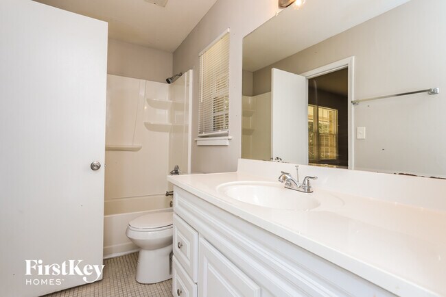 Building Photo - 6580 Short Rd