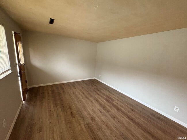 Building Photo - 2613 W Wardcliffe Dr