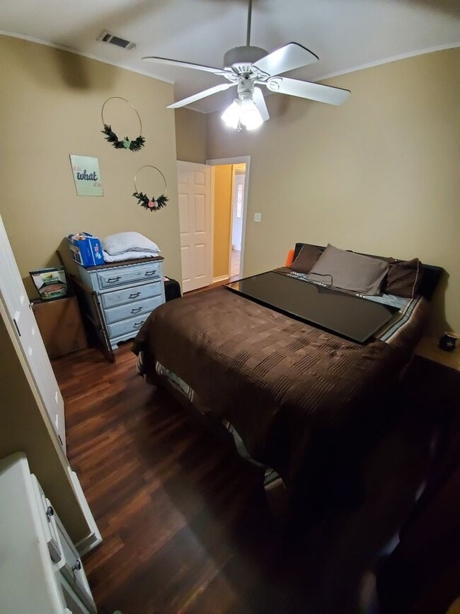 Building Photo - College Station -3 bedroom/2 bath - Fenced in back yard and House is in an EXCELLENT LOCATION