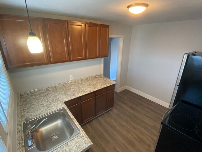 Building Photo - 2BR/1BA Apartment for Rent