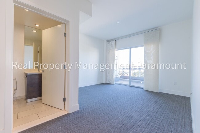 Building Photo - Beautiful new 2 bed 2 bath