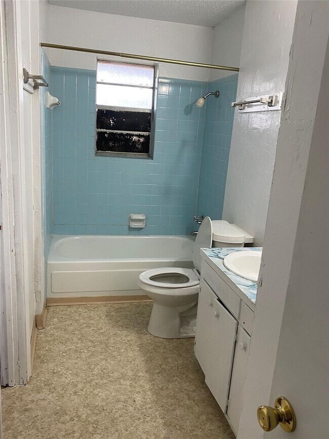 Building Photo - 1706 Peach St