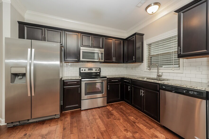 Building Photo - 2237 Dale View Dr