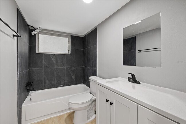 Building Photo - 4430 Shoreline Dr