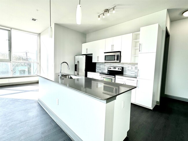 Building Photo - 3788 Richmond Ave.