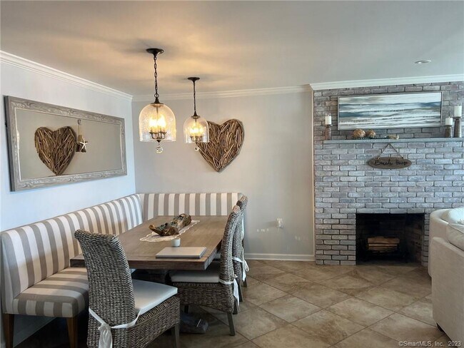 Building Photo - 145 Plum Bank Rd