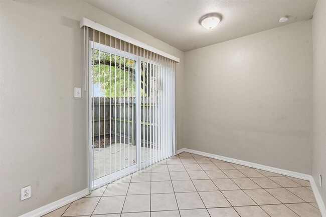 Building Photo - 8809 Dawnridge Cir