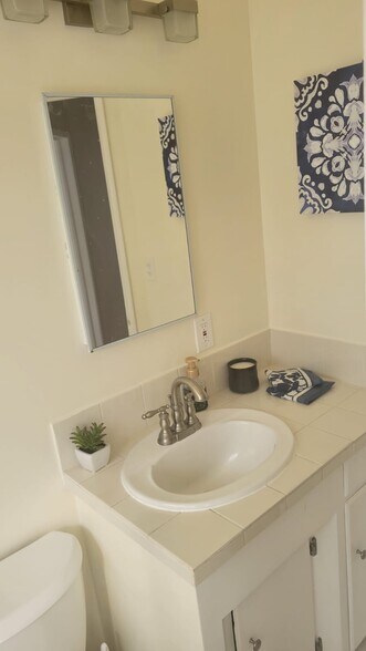 Building Photo - 1430 Manhattan Beach Blvd