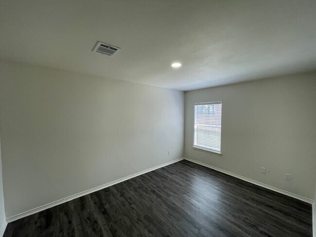 Building Photo - 15414 Misty Dawn Tr