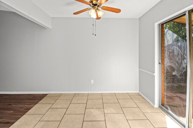 Building Photo - 7127 Gatewood Dr