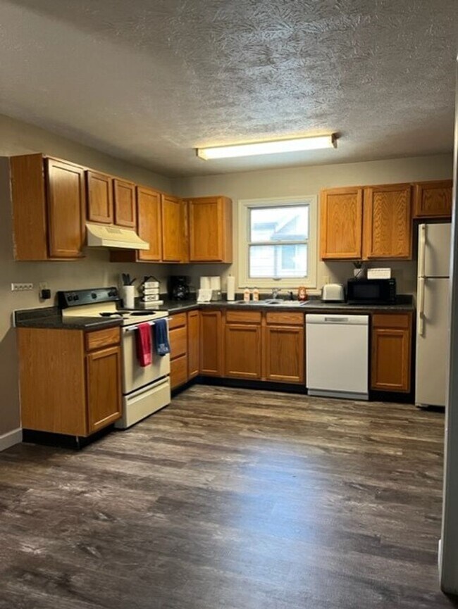 Building Photo - Cook Intern Housing