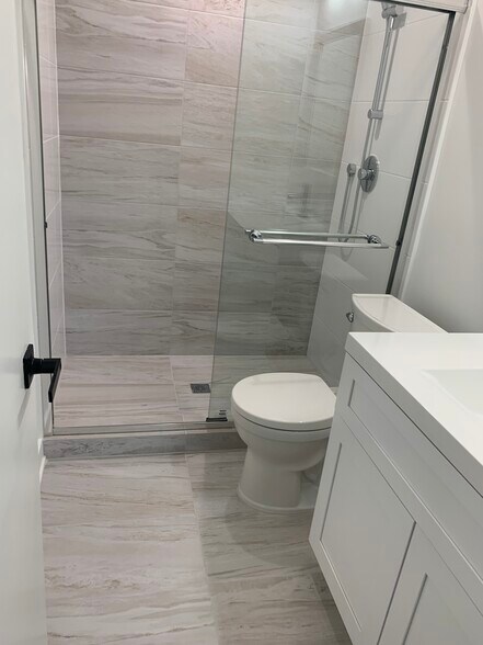 Building Photo - 1002 Castilian Ct