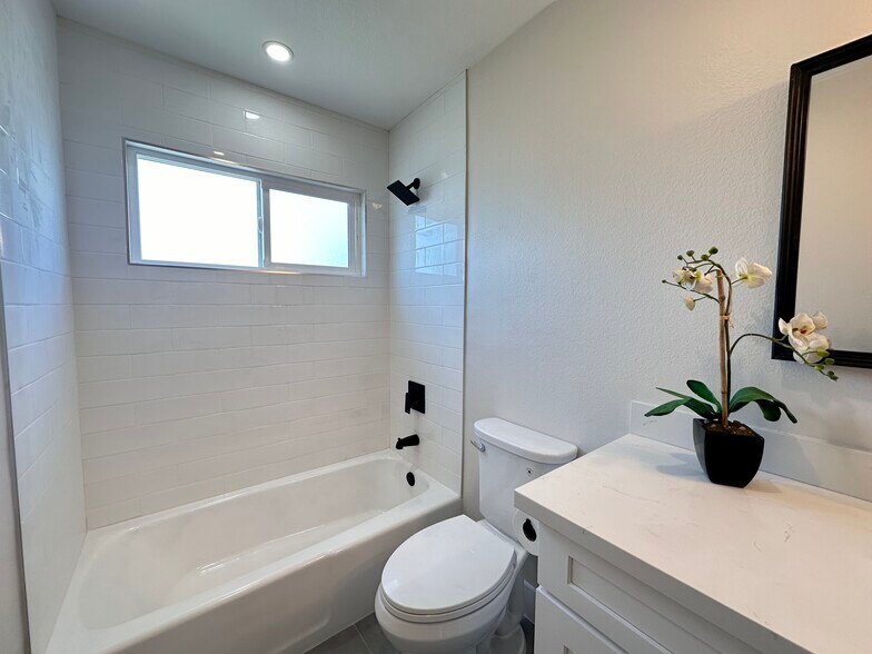 Hall Full Bathroom - 770 W 2nd St