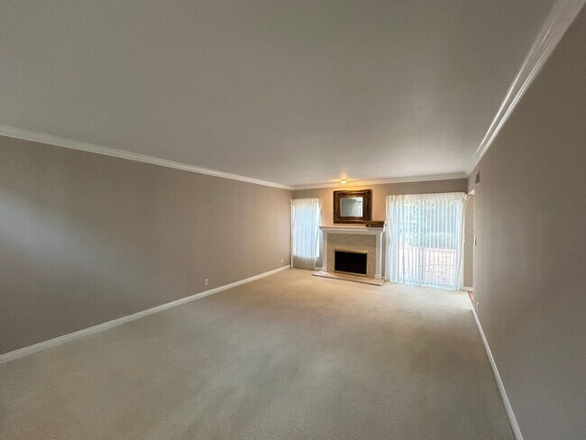 Building Photo - Stunning 4 Bedroom 2.5 Bath Home with Offi...