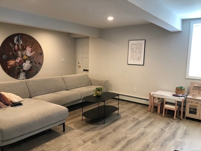 Building Photo - 90 Iroquois Rd